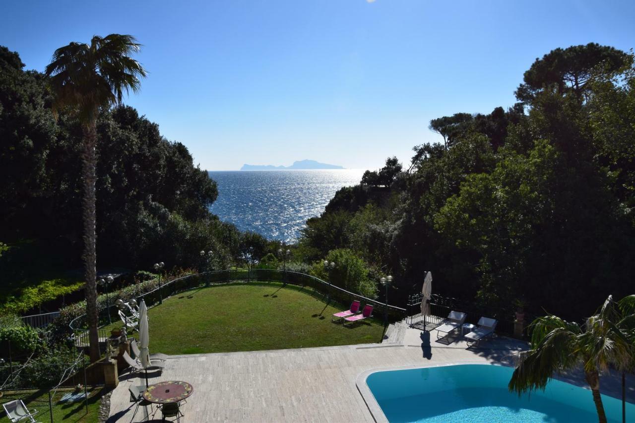 Holidays Naples Family - Pool In Front Of Capri Eksteriør billede