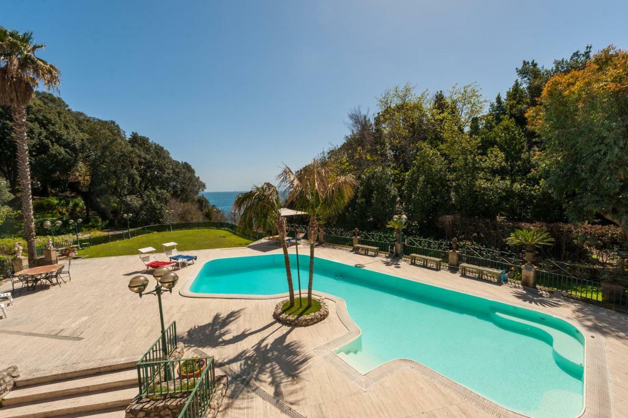 Holidays Naples Family - Pool In Front Of Capri Eksteriør billede