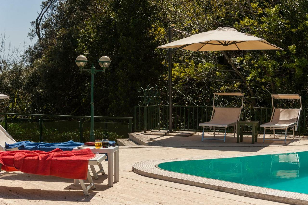 Holidays Naples Family - Pool In Front Of Capri Eksteriør billede