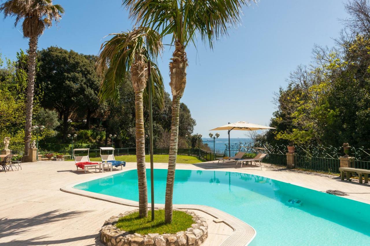 Holidays Naples Family - Pool In Front Of Capri Eksteriør billede